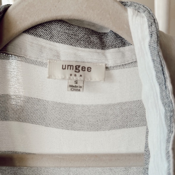 Umgee Oversized  button down - Grey and while stripes - Picture 3 of 3